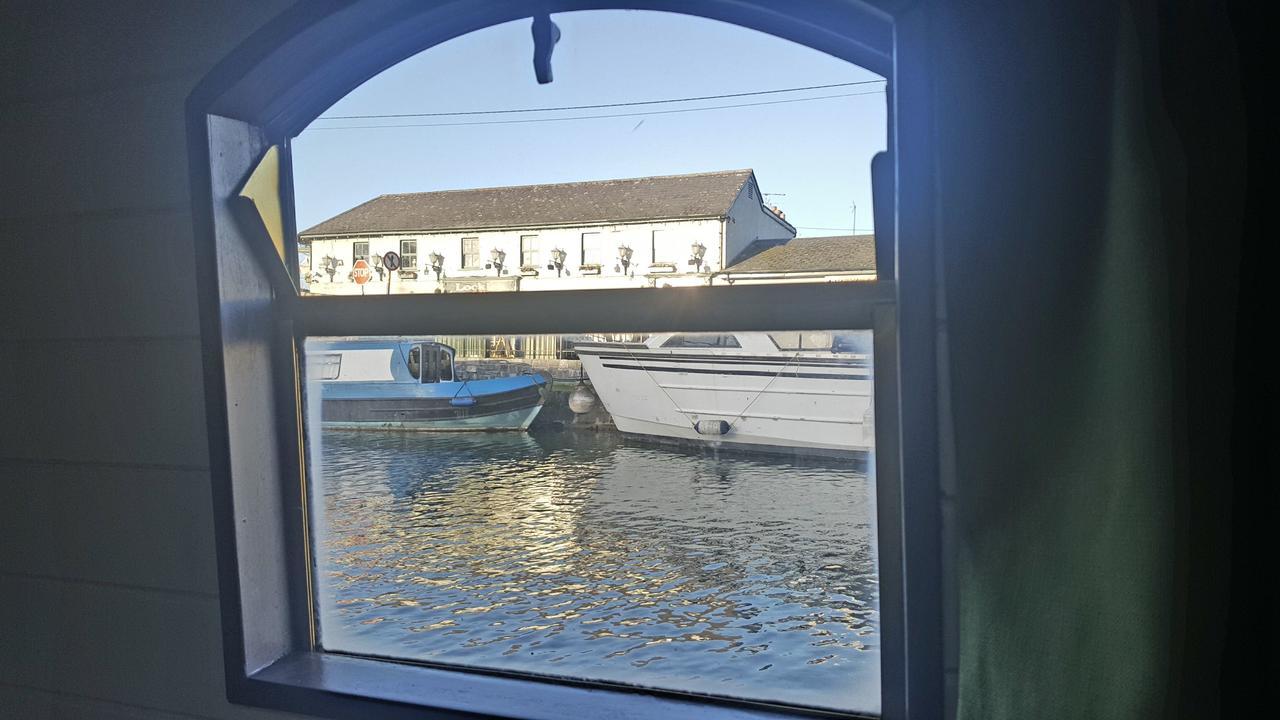 Отель Roisin Dubh Houseboat Sallins Экстерьер фото