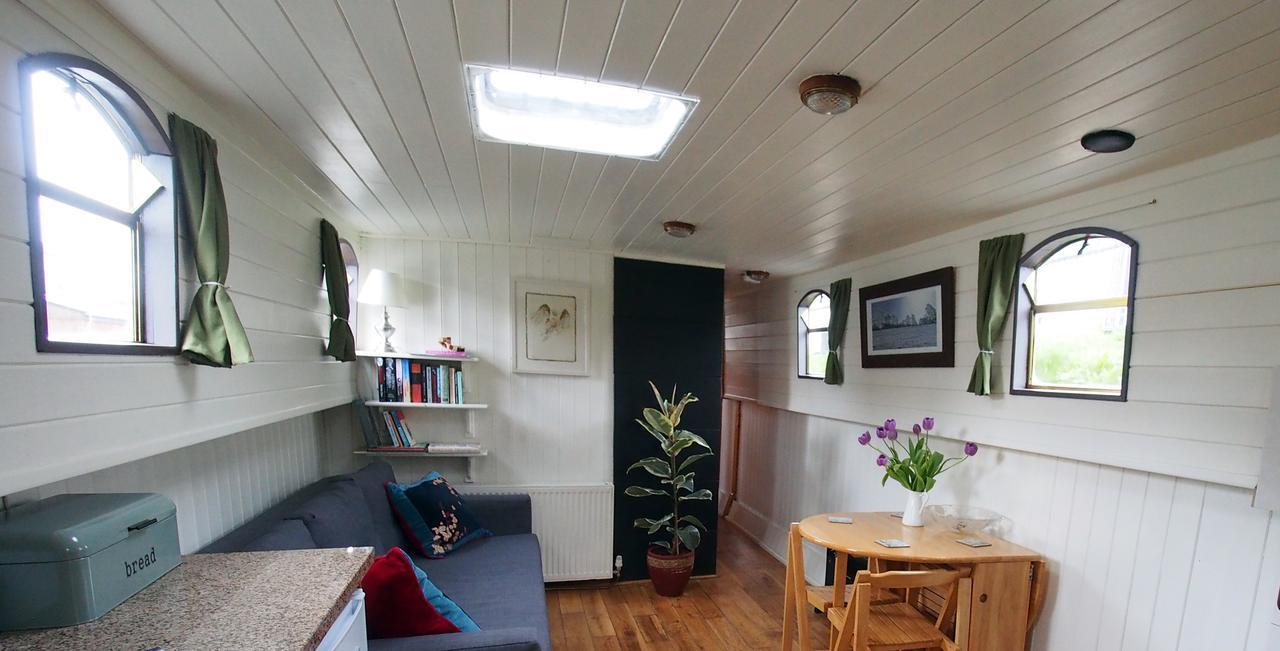 Отель Roisin Dubh Houseboat Sallins Экстерьер фото