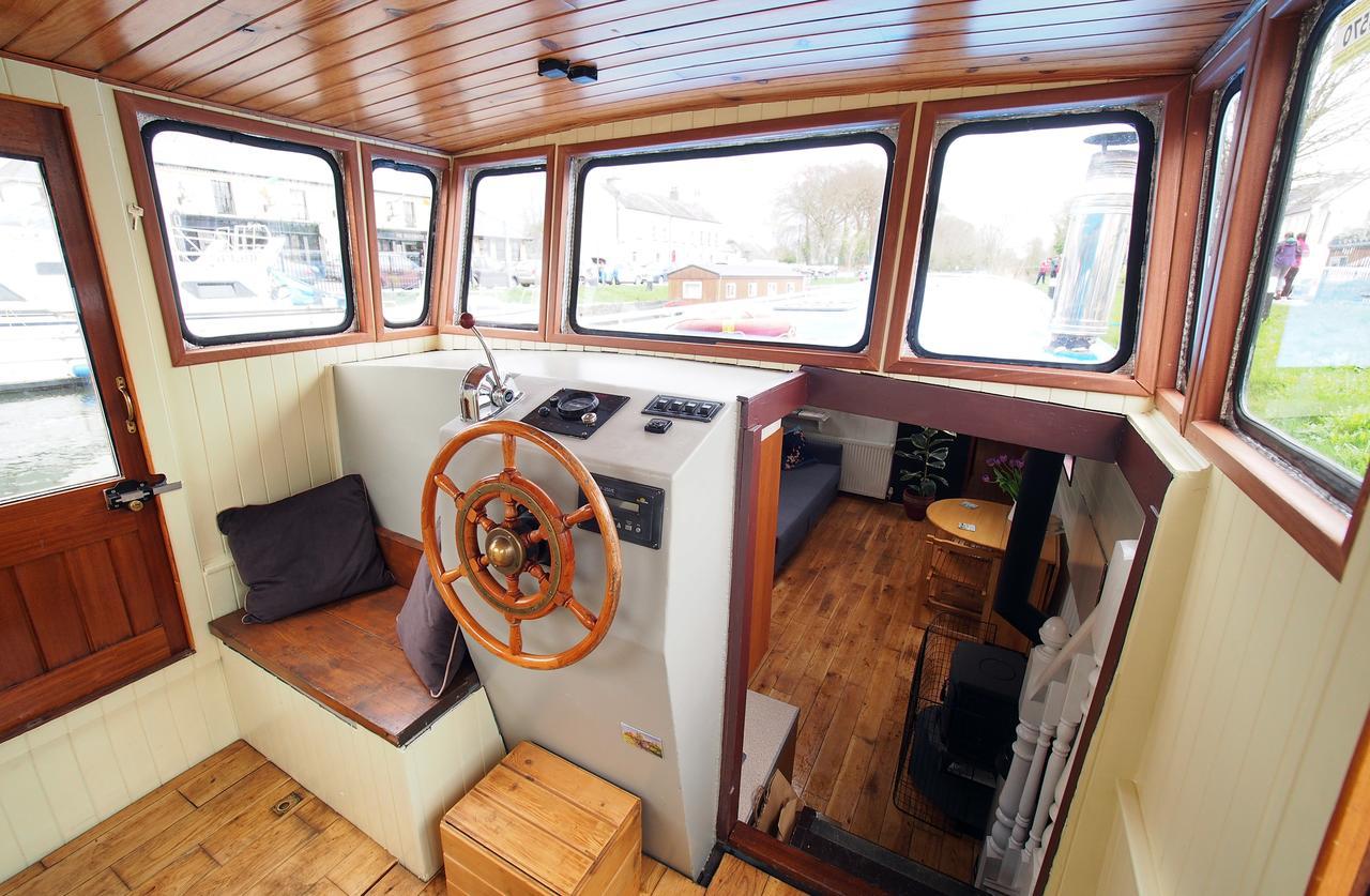Отель Roisin Dubh Houseboat Sallins Экстерьер фото