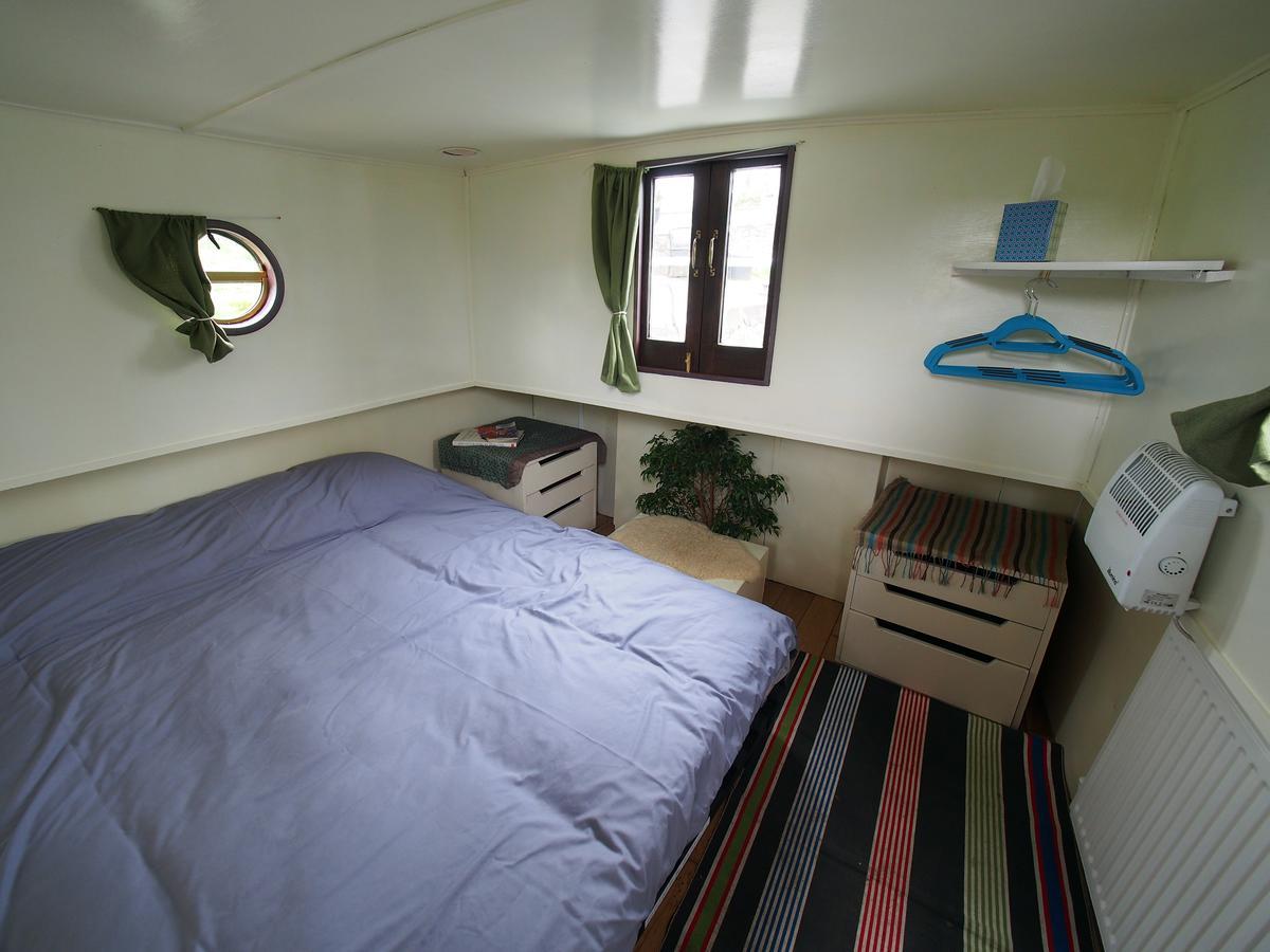 Отель Roisin Dubh Houseboat Sallins Экстерьер фото