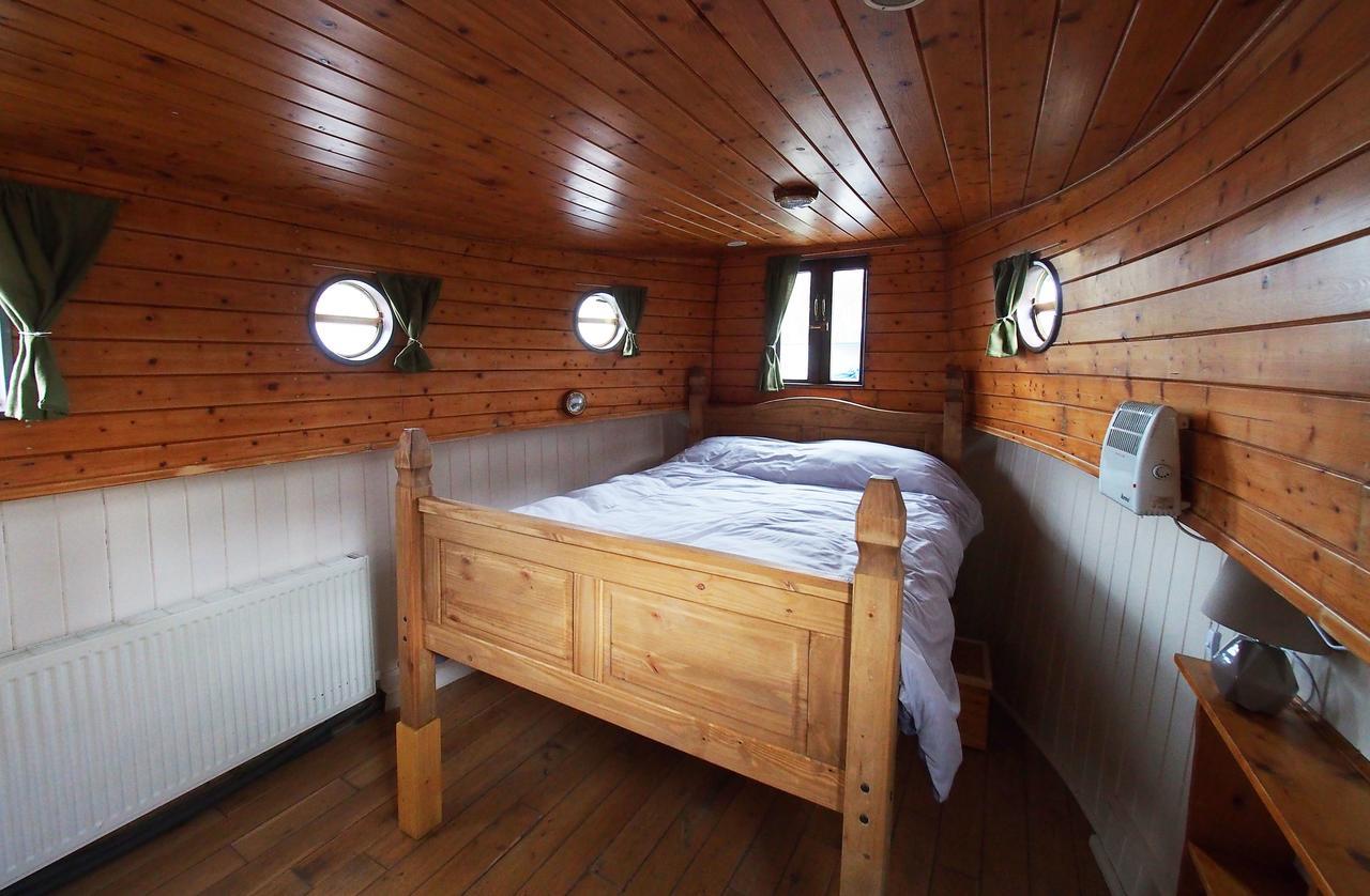 Отель Roisin Dubh Houseboat Sallins Экстерьер фото
